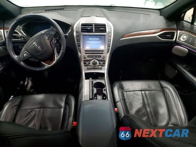 Zdjęcie 8 z 13 samochodu: 2019 LINCOLN MKZ RESERVE II VIN:3LN6L5F99KR632594 - miniatura