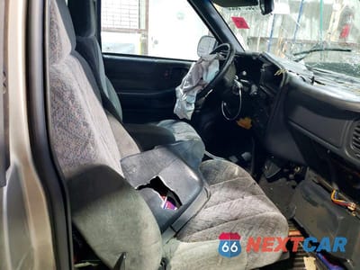 Zdjęcie 10 z 11 samochodu: 2002 GMC SONOMA VIN:1GTCS195228130359 - miniatura