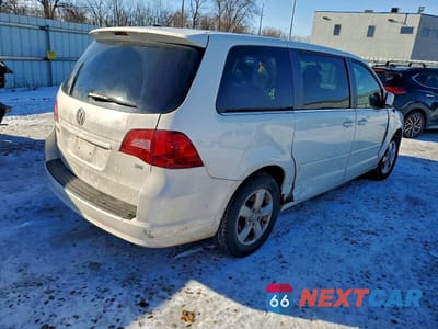 Trzecie zdjęcie samochodu z tyłu: 2010 VOLKSWAGEN ROUTAN SE VIN:2V4RW3D17AR424413 - miniatura