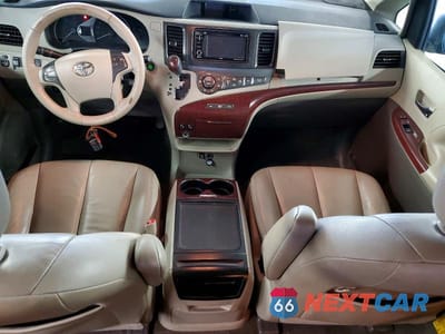 Zdjęcie 8 z 13 samochodu: 2014 TOYOTA SIENNA XLE VIN:5TDYK3DC1ES433088 - miniatura