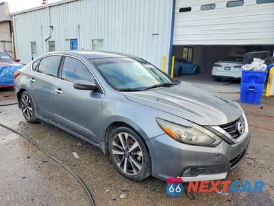 Czwarte zdjęcie samochodu z boku: 2016 NISSAN ALTIMA 2.5 SR VIN:1N4AL3AP3GC180338 - miniatura