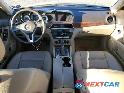 Zdjęcie 8 z 11 samochodu: 2014 MERCEDES-BENZ C 300 4MATIC VIN:WDDGF8AB0ER322755 - miniatura