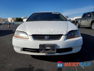 Piąte zdjęcie samochodu w środku: 1998 HONDA ACCORD LX VIN:1HGCG3249WA012386 - miniatura