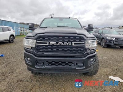 Piąte zdjęcie samochodu w środku: 2024 RAM 2500 BIG HORN VIN:3C6UR5DL1RG161689 - miniatura