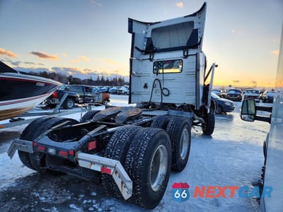 Czwarte zdjęcie samochodu z boku: 2024 VOLVO VNR VIN:4V4WC9EH5RN653397 - miniatura