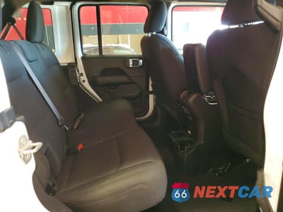 Zdjęcie 10 z 13 samochodu: 2020 JEEP WRANGLER UNLIMITED SAHARA VIN:1C4HJXEN8LW157340 - miniatura