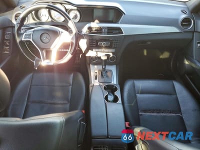 Zdjęcie 8 z 11 samochodu: 2012 MERCEDES-BENZ C 250 VIN:WDDGF4HB9CA623499 - miniatura