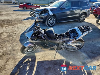 Trzecie zdjęcie samochodu z tyłu: 2003 YAMAHA YZFR6 L VIN:JYARJ06E03A006219 - miniatura