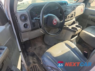 Zdjęcie 8 z 13 samochodu: 2012 FORD E150 UTILITY / SERVICE VAN VIN:1FTNE1EW4CDA98019 - miniatura