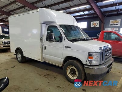 Czwarte zdjęcie samochodu z boku: 2021 FORD ECONOLINE E350 SUPER DUTY CUTAWAY VAN VIN:1FDWE3FK2MDC41834 - miniatura