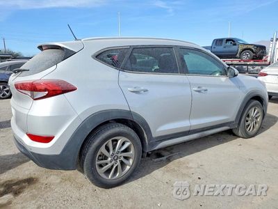Trzecie zdjęcie samochodu z tyłu: 2017 HYUNDAI TUCSON SE VIN:KM8J33A4XHU564902 - miniatura