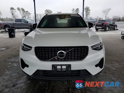 Piąte zdjęcie samochodu w środku: 2024 VOLVO XC40 CORE VIN:YV4L12UK4R2337836 - miniatura