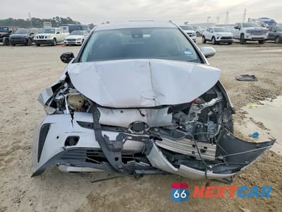 Piąte zdjęcie samochodu w środku: 2020 TOYOTA PRIUS VIN:JTDKARFU5L3108797 - miniatura