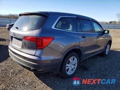 Trzecie zdjęcie samochodu z tyłu: 2018 HONDA PILOT LX VIN:5FNYF5H15JB014782 - miniatura