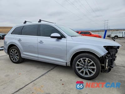Czwarte zdjęcie samochodu z boku: 2019 AUDI Q7 PREMIUM PLUS VIN:WA1LAAF7XKD012618 - miniatura