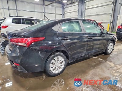 Trzecie zdjęcie samochodu z tyłu: 2021 HYUNDAI ACCENT SE VIN:3KPC24A67ME144496 - miniatura
