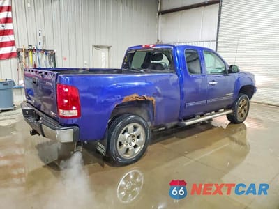 Trzecie zdjęcie samochodu z tyłu: 2010 GMC SIERRA K1500 SLE VIN:1GTSKVE36AZ226589 - miniatura