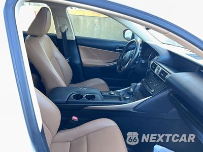 Piąte zdjęcie samochodu w środku: 2016 LEXUS IS 300 VIN:JTHCM1D20G5010851 - miniatura