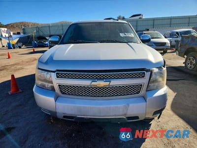 Piąte zdjęcie samochodu w środku: 2011 CHEVROLET SUBURBAN K1500 LT VIN:1GNSKJE31BR125493 - miniatura