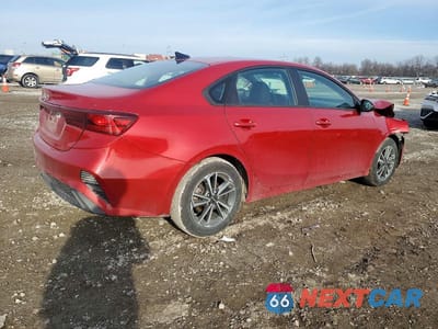 Trzecie zdjęcie samochodu z tyłu: 2023 KIA FORTE LXS VIN:3KPF24AD3PE639732 - miniatura