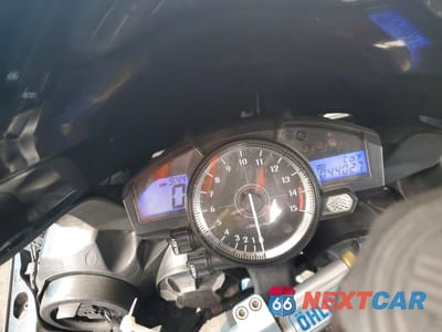 Zdjęcie 7 z 10 samochodu: 2007 YAMAHA YZFR1 VIN:JYARN20E37A003443 - miniatura