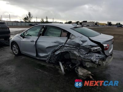 Drugie zdjęcie samochodu z przodu: 2019 CHEVROLET CRUZE LT VIN:1G1BE5SMXK7145184 - miniatura