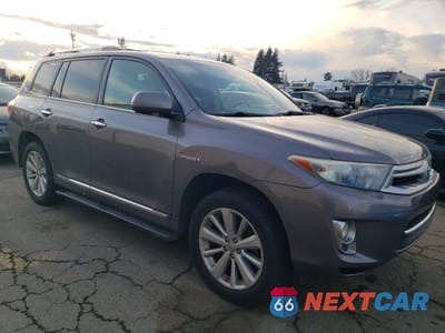 Czwarte zdjęcie samochodu z boku: 2013 TOYOTA HIGHLANDER HYBRID LIMITED VIN:JTEDC3EH5D2015852 - miniatura