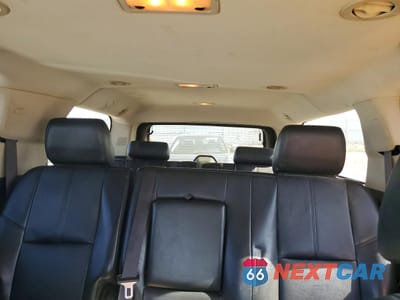 Zdjęcie 10 z 14 samochodu: 2013 CHEVROLET SUBURBAN C1500 LT VIN:1GNSCJE0XDR266780 - miniatura