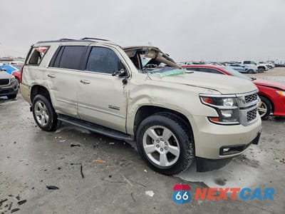 Czwarte zdjęcie samochodu z boku: 2017 CHEVROLET TAHOE C1500 LT VIN:1GNSCBKC6HR289581 - miniatura