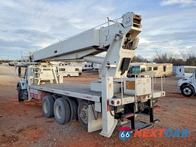 Trzecie zdjęcie samochodu z tyłu: 2004 INTERNATIONAL 7600 BUCKET TRUCK VIN:1HTWYAHT54J021579 - miniatura
