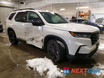 Czwarte zdjęcie samochodu z boku: 2025 HONDA PILOT BLACK VIN:5FNYG1H99SB069216 - miniatura