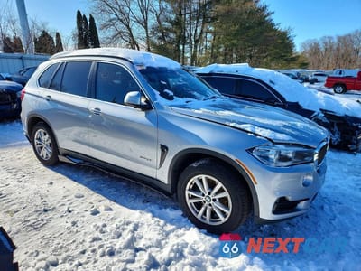 Czwarte zdjęcie samochodu z boku: 2015 BMW X5 SDRIVE35I VIN:5UXKR2C51F0H39289 - miniatura