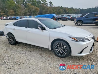Czwarte zdjęcie samochodu z boku: 2025 LEXUS ES 350 BASE VIN:58ADZ1B14SU205615 - miniatura