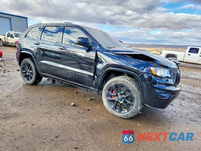 Czwarte zdjęcie samochodu z boku: 2017 JEEP GRAND CHEROKEE LAREDO VIN:1C4RJFAG1HC772858 - miniatura