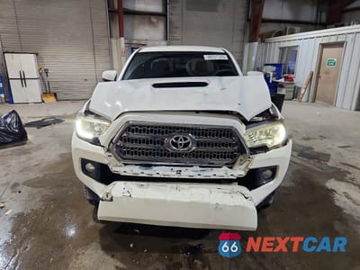 Piąte zdjęcie samochodu w środku: 2016 TOYOTA TACOMA TRD SPORT VIN:3TMAZ5CN2GM004637 - miniatura