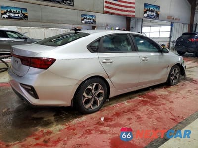 Trzecie zdjęcie samochodu z tyłu: 2020 KIA FORTE LXS VIN:3KPF24AD9LE221959 - miniatura