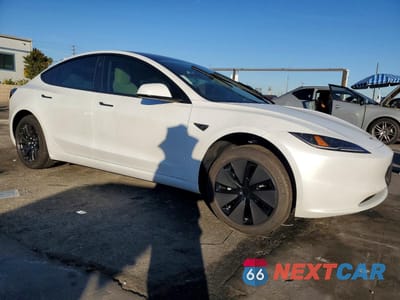 Czwarte zdjęcie samochodu z boku: 2026 TESLA MODEL 3 VIN:5YJ3E1EAXTF145848 - miniatura