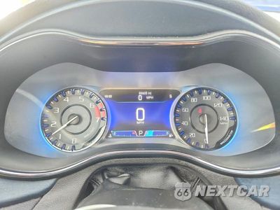 Zdjęcie 9 z 11 samochodu: 2015 CHRYSLER 200 S VIN:1C3CCCBB8FN531838 - miniatura