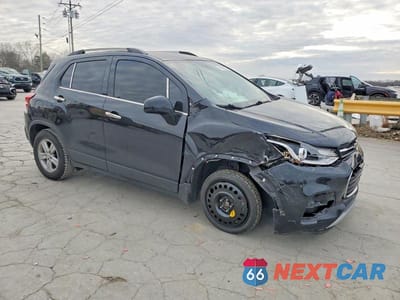Czwarte zdjęcie samochodu z boku: 2020 CHEVROLET TRAX 1LT VIN:3GNCJLSB4LL308927 - miniatura