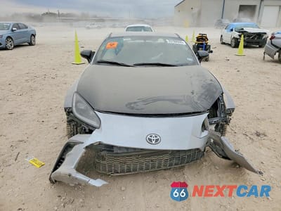 Piąte zdjęcie samochodu w środku: 2025 TOYOTA GR86 PREMIUM VIN:JF1ZNBE12S8752590 - miniatura