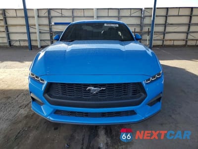 Piąte zdjęcie samochodu w środku: 2024 FORD MUSTANG VIN:1FA6P8TH8R5122259 - miniatura