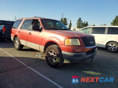 Czwarte zdjęcie samochodu z boku: 2003 FORD EXPEDITION XLT VIN:1FMRU15W03LB03013 - miniatura