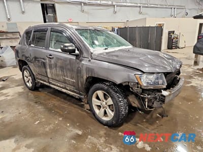 Czwarte zdjęcie samochodu z boku: 2015 JEEP COMPASS SPORT VIN:1C4NJDBBXFD396092 - miniatura