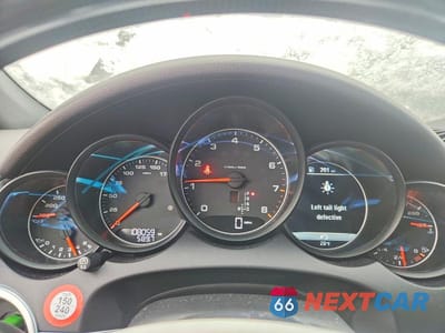 Zdjęcie 9 z 13 samochodu: 2018 PORSCHE CAYENNE VIN:WP1AA2A20JKA00971 - miniatura