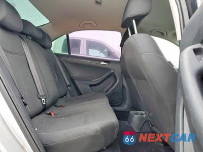 Zdjęcie 10 z 12 samochodu: 2011 VOLKSWAGEN JETTA BASE VIN:3VW2K7AJ4BM397843 - miniatura