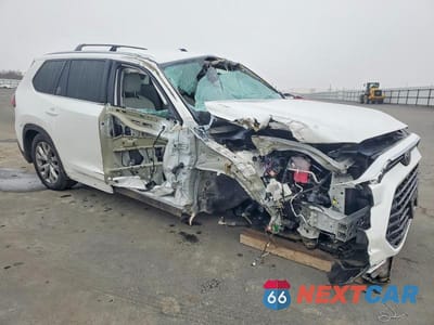 Czwarte zdjęcie samochodu z boku: 2024 TOYOTA GRAND HIGHLANDER XLE VIN:5TDAAAB50RS069250 - miniatura