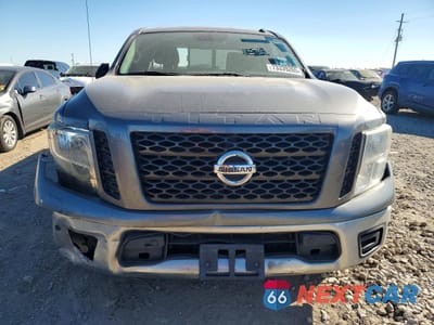 Piąte zdjęcie samochodu w środku: 2019 NISSAN TITAN 2WD V8 CREW CAB 5.6L SV VIN:1N6AA1E68KN503606 - miniatura