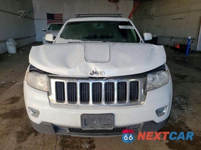 Piąte zdjęcie samochodu w środku: 2013 JEEP GRAND CHEROKEE LAREDO VIN:1C4RJFAG7DC630198 - miniatura