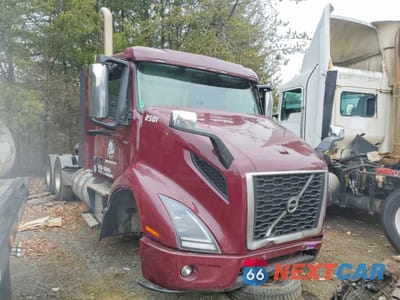 2025 VOLVO VNR - SEMI TRUCK 4V4WC9EH0SN684529 - główne zdjęcie licytacji z USA - miniatura