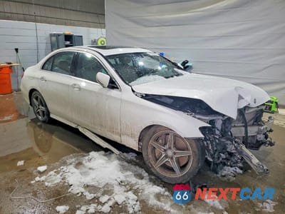 Czwarte zdjęcie samochodu z boku: 2017 MERCEDES-BENZ E 300 4MATIC VIN:WDDZF4KB6HA020924 - miniatura